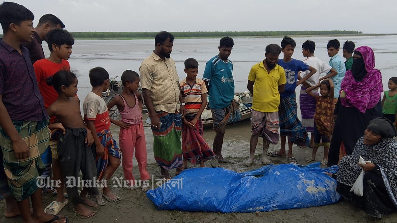 হাতিয়ায় নোঙর করা ট্রলারে বাল্কহেডের ধাক্কা নিহত ২