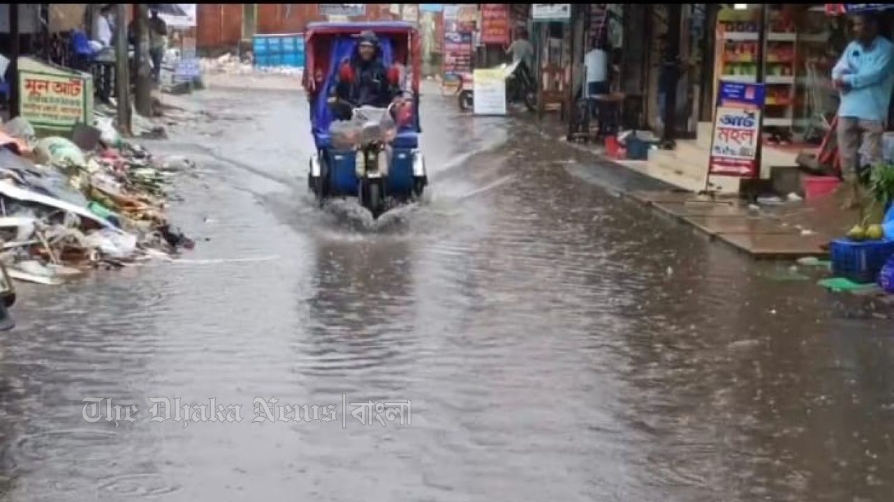 ৩ ঘন্টার বৃষ্টিতে ডুবল নোয়াখালী শহর দুর্ভোগ চরমে