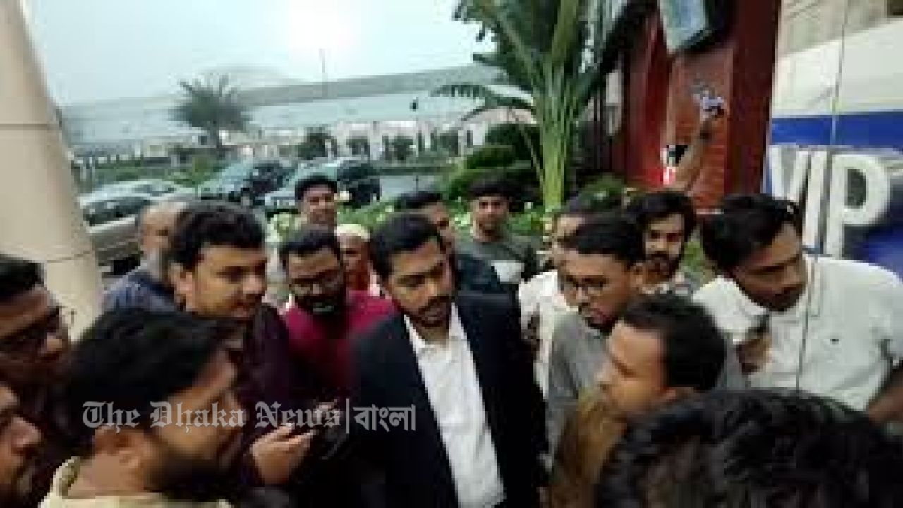 উন্নত চিকিৎসার জন্য সিঙ্গাপুর গেলেন নুরুল হক নুর