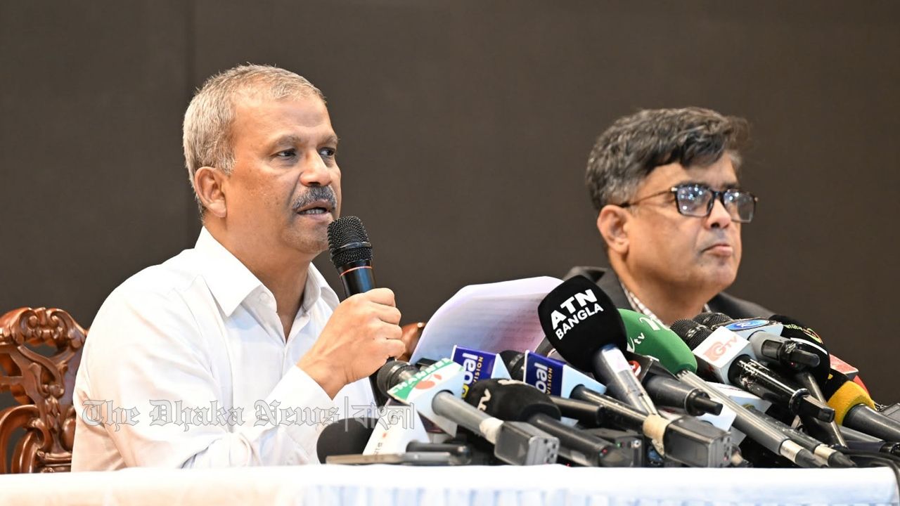 পলাতক ব্যক্তিরা নির্বাচন করতে পারবে না : আসিফ নজরুল