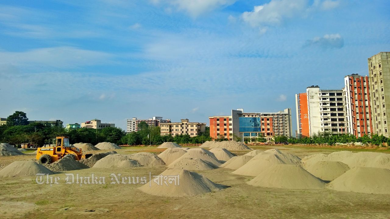 সংস্কারের নামে বেহাল নজরুল বিশ্ববিদ্যালয়ের কেন্দ্রীয় খেলার মাঠ