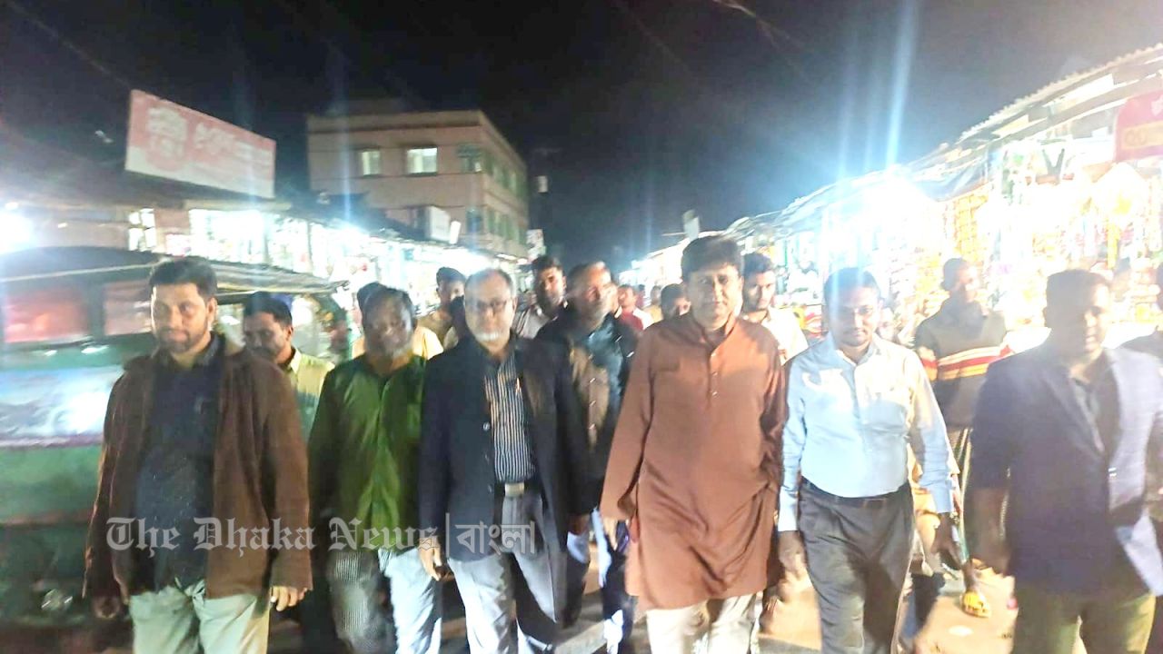 হাতিয়ায় কেন্দ্রীয় স্বেচ্ছাসেবক দল নেতা কাদের হালিমীর ধানের শীষের প্রচারনা