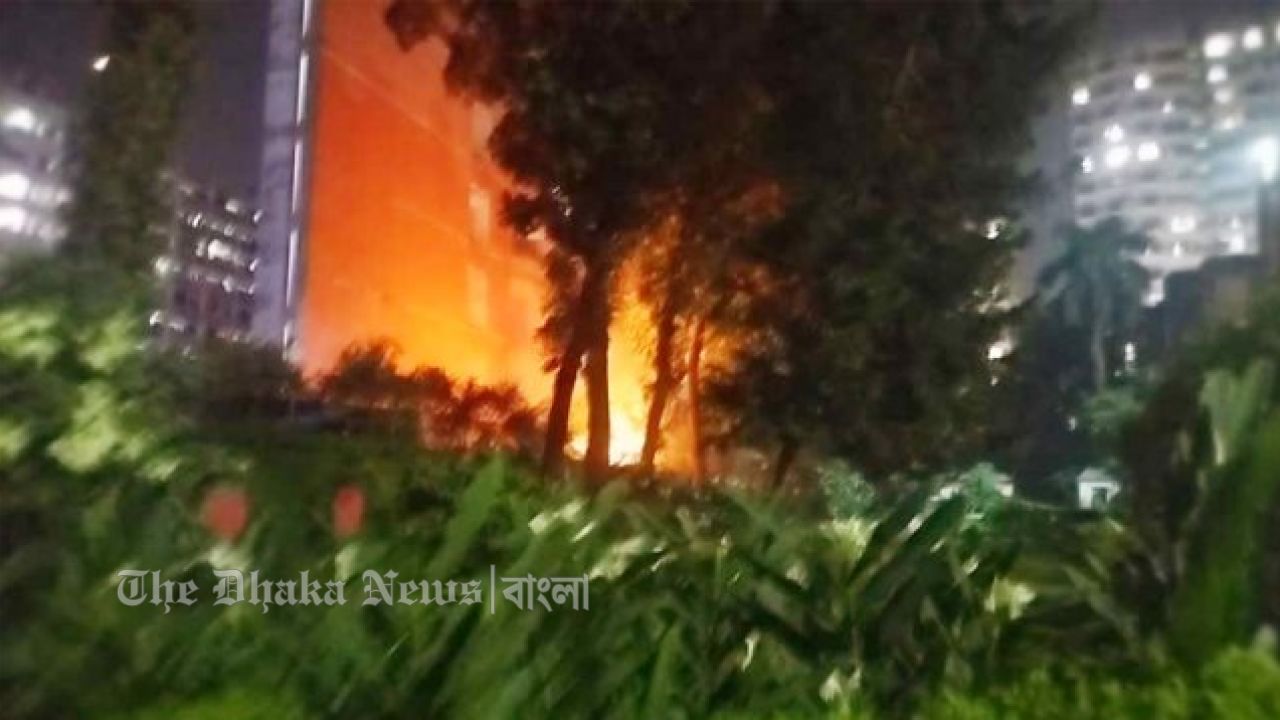 ঢাবির বিজয় একাত্তর হলের ক্যান্টিনে আগুন