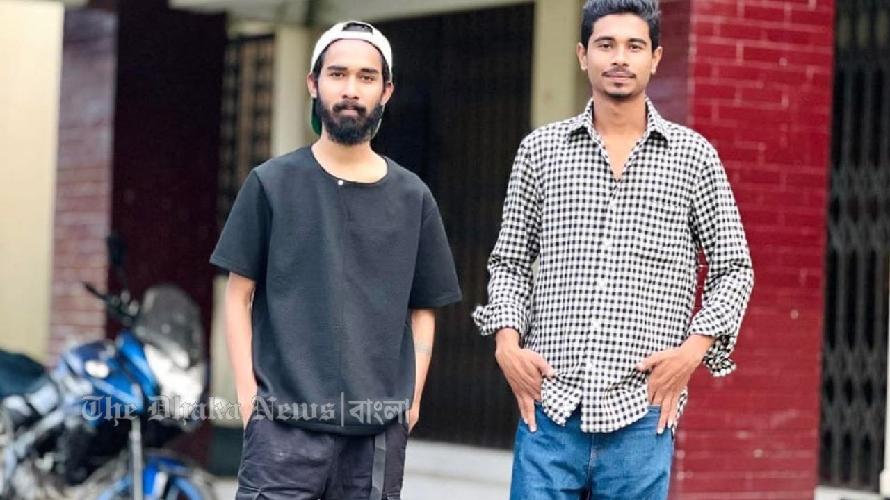 বন্ধুকে কুপিয়ে হত্যার পর রক্তমাখা কুড়াল হাতে থানায় আত্মসমর্পণ