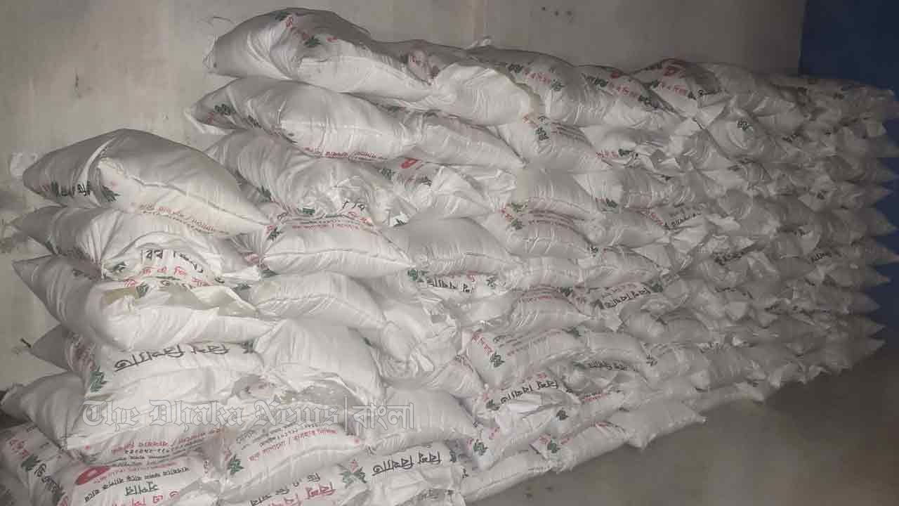 বিএনপি নেতার গুদামে মিলল অবৈধ মজুতের ১৪৯ বস্তা সার