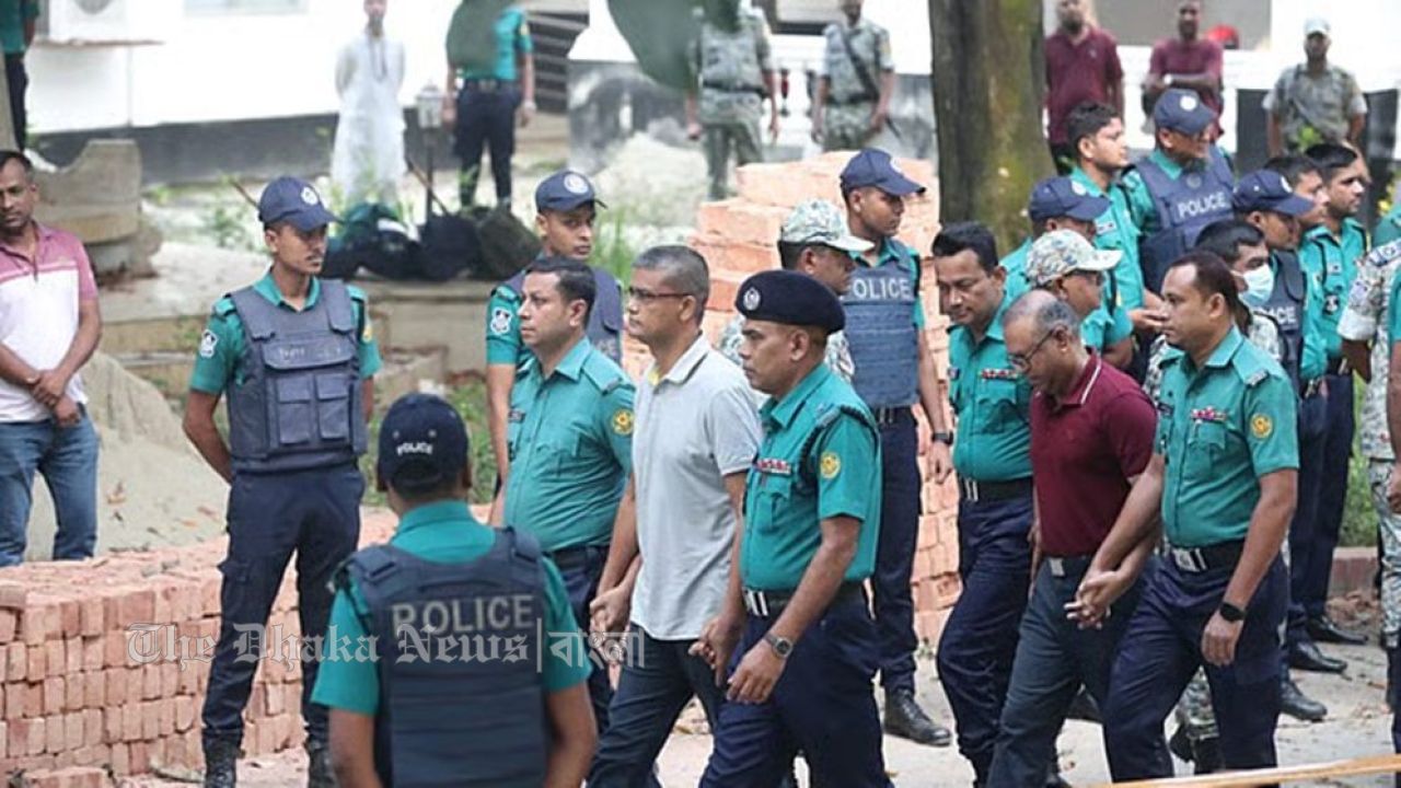 কড়া নিরাপত্তায় ট্রাইব্যুনালে দুই সেনা কর্মকর্তা