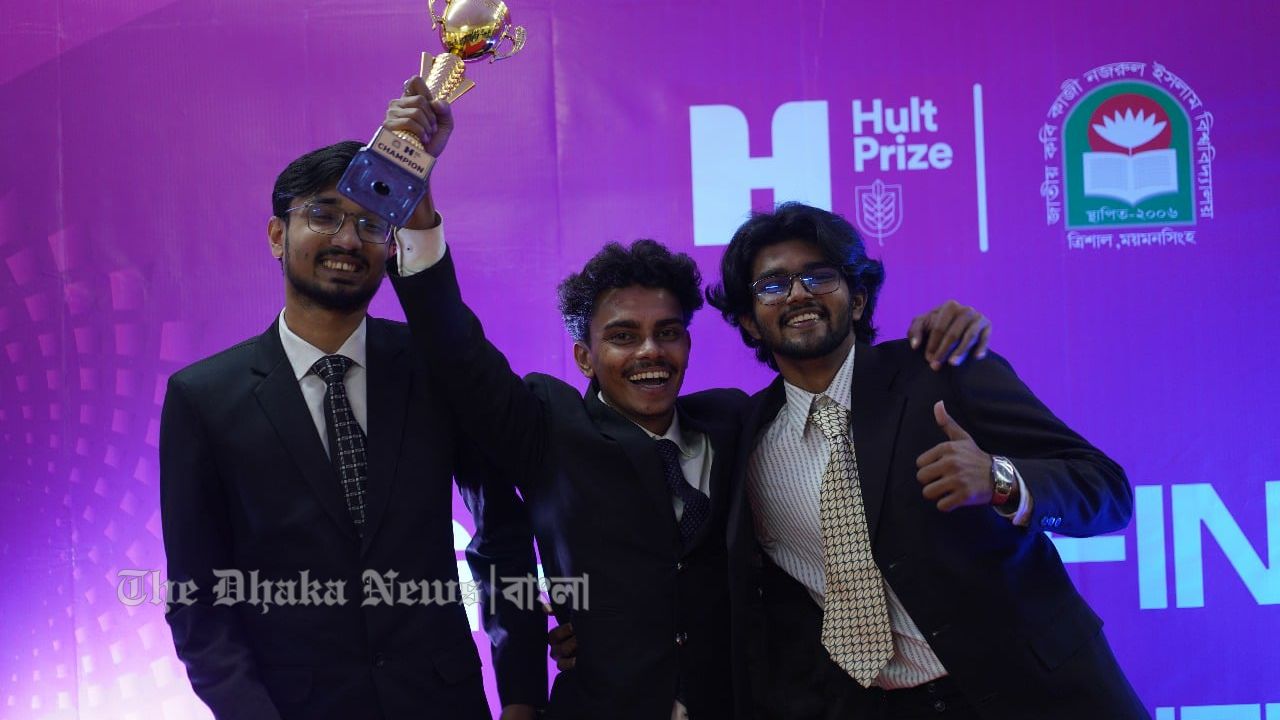 হাল্টপ্রাইজ নজরুল বিশ্ববিদ্যালয়ের গ্র্যান্ড ফাইনালে চ্যাম্পিয়ন টিম টুবিটুটি