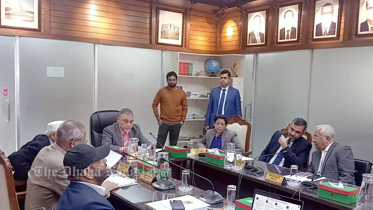 সংসদ ও গণভোটের তফসিল নিয়ে বৈঠকে বসেছে ইসি