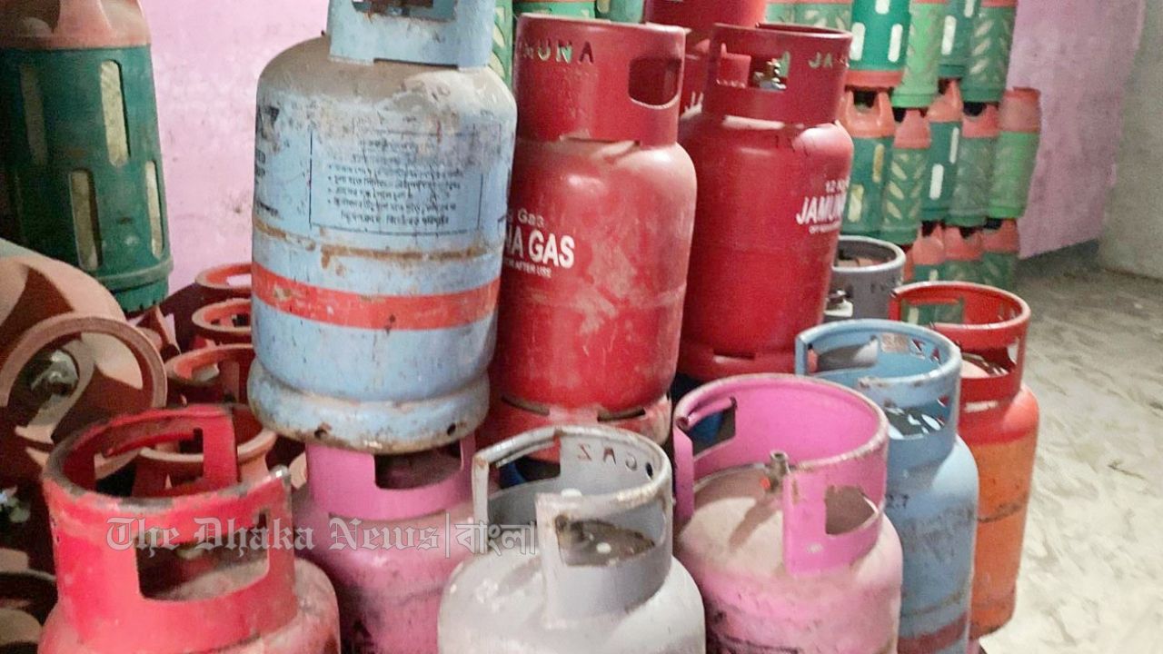 নোয়াখালীসহ সারাদেশে এলপি গ্যাস সংকটে দিশেহারা ডিলাররা অনিশ্চয়তায় জীবিকা