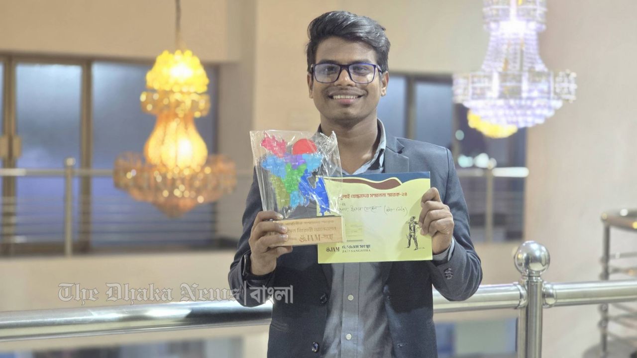 জুলাই বার্তাবীর অ্যাওয়ার্ড পেলেন স্টার নিউজের ইমরান