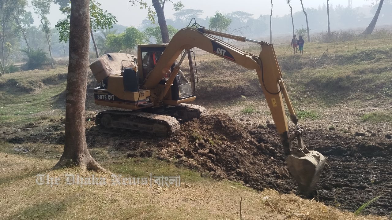 নগর অবৈধ মাটি কাটার বিভিন্ন কৃষিজমি ও পরিবেশ দূষিত 