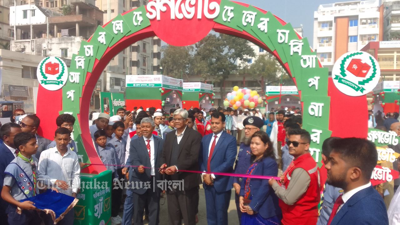 দেশের অর্থনৈতি আইসিইউ থেকে এখন কেবিনে: অর্থ উপদেষ্টা