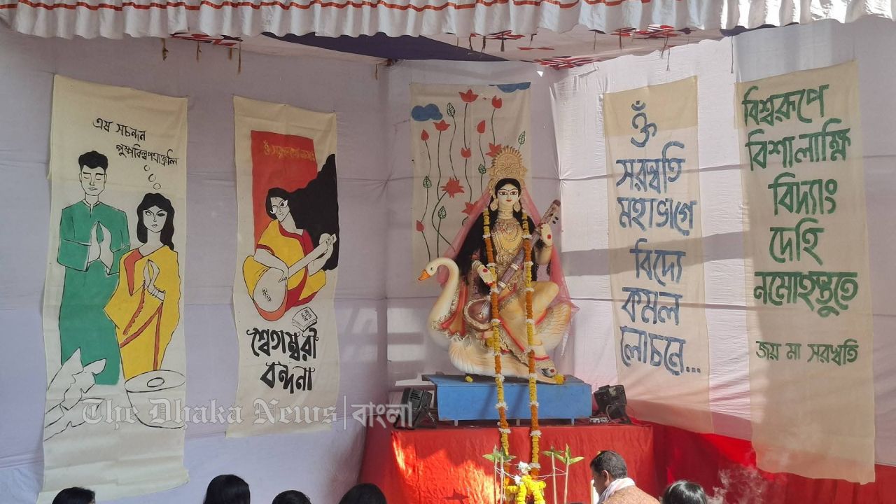 চবিতে ১৪টি মণ্ডপে বিদ্যার দেবীর বন্দনায় মুখর সনাতন ধর্মাবলম্বী শিক্ষার্থীরা