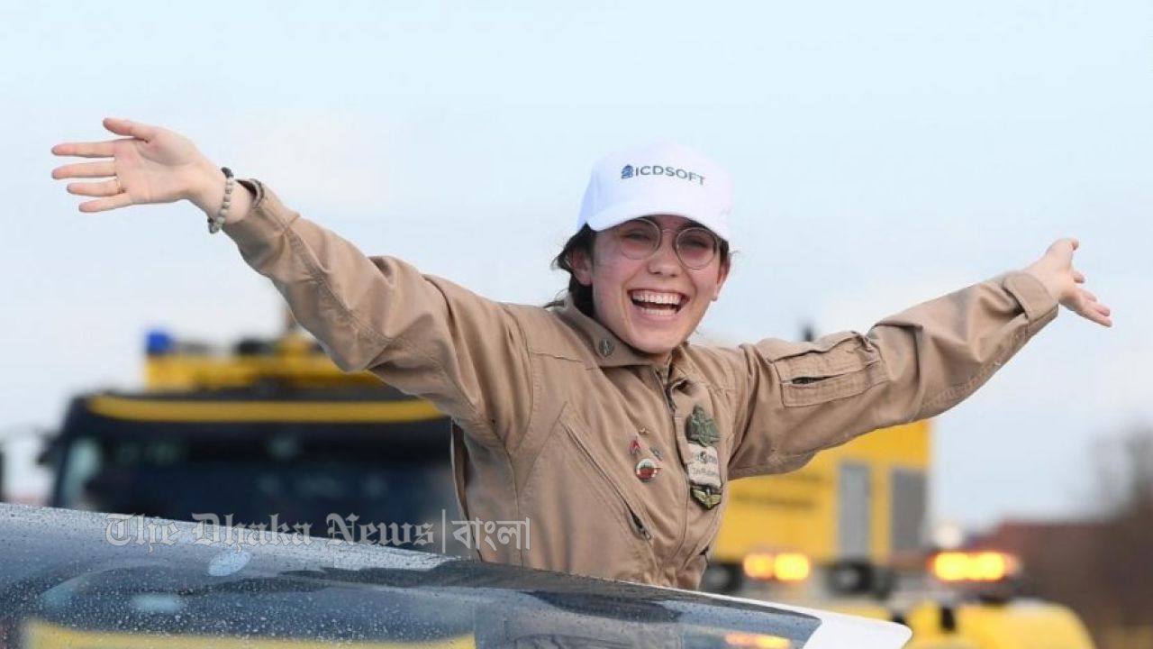 একা বিমান চালিয়ে বিশ্বভ্রমণের ইতিহাস গড়লেন তরুণী