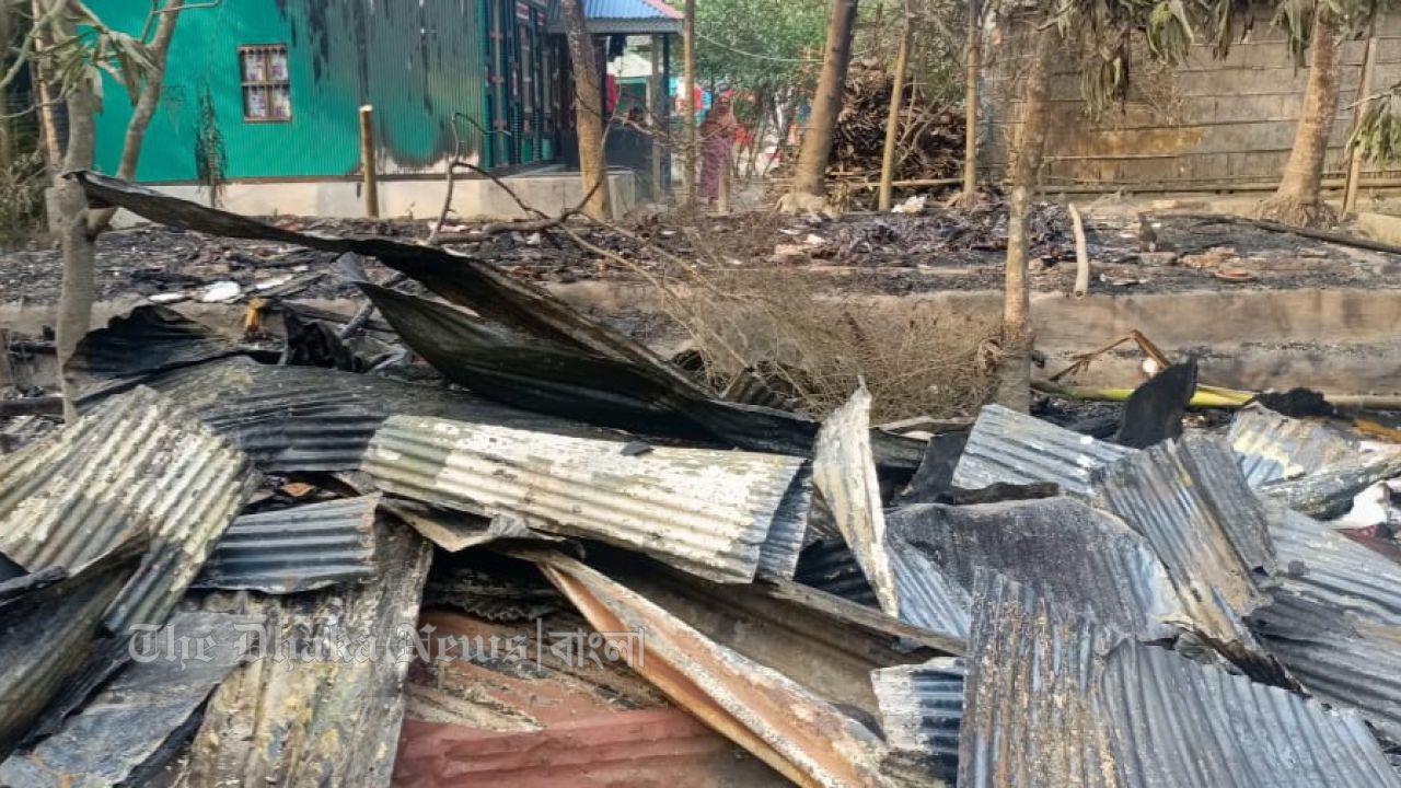 প্রবাসীর ঘর আগুনে পুড়ে ছাই: নিঃস্ব পরিবার, ১০-১২ লক্ষ টাকার ক্ষতি