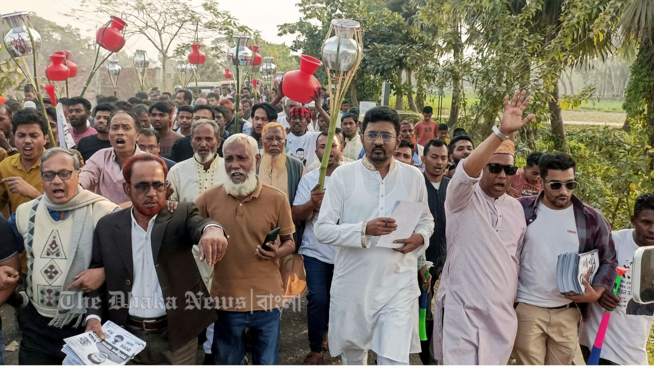 চান্দিনায় স্বতন্ত্র প্রার্থী শাওনের ব্যাপক গণসংযোগ ও প্রচারণা