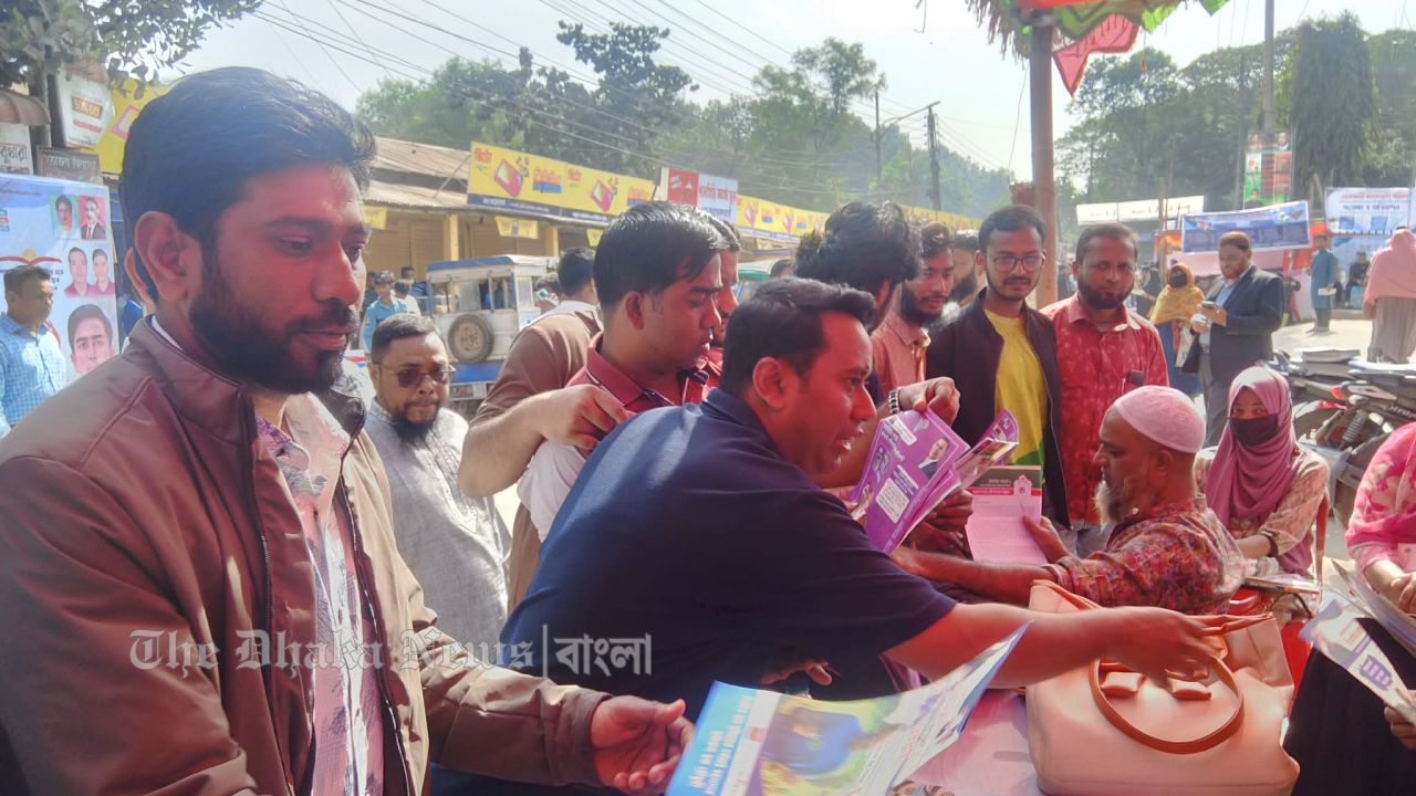 কুবি ভর্তি পরীক্ষা চলাকালীন শাখা ছাত্রদলের নির্বাচনী প্রচারনা