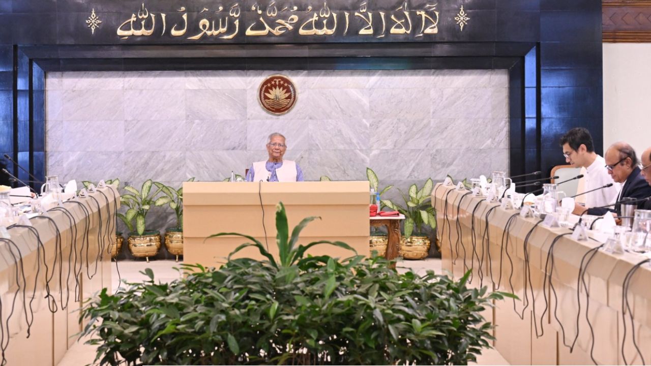 আন্তর্জাতিক শ্রমবাজারে সুনাম বজায় রাখতে সার্টিফিকেশন জালিয়াতি রোধে কাজ করার নির্দেশ প্রধান উপদেষ্টার 