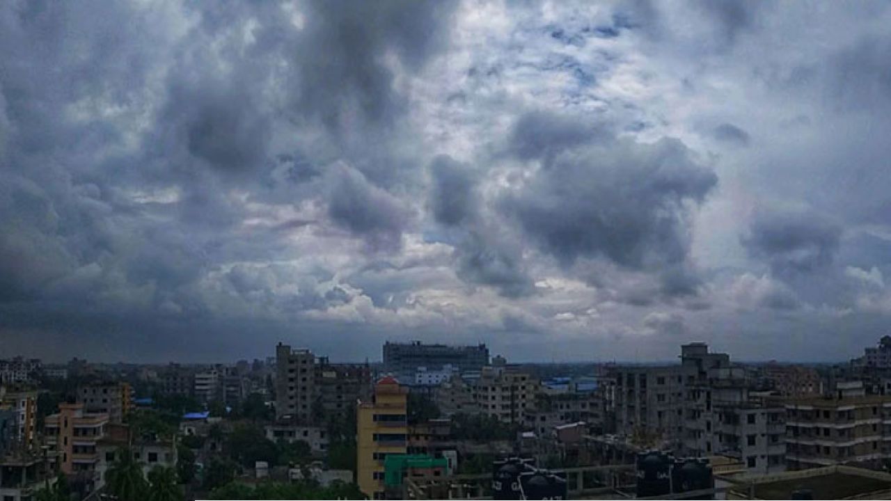 ভোটের দিনে মেঘলা আকাশ, তবে বৃষ্টির সম্ভাবনা নেই