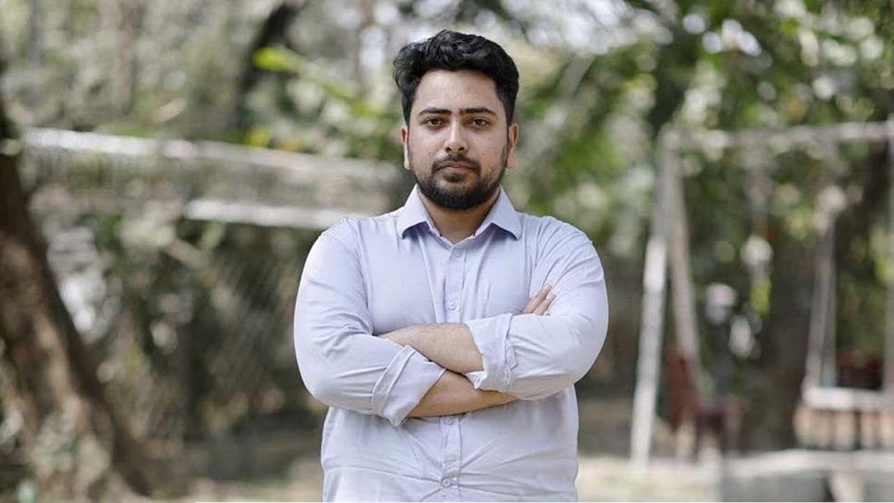 ‘আমি কোনো দলের নই, আমি সবার’: বিজয়ের পর কামরুল হাসানের ঘোষণা