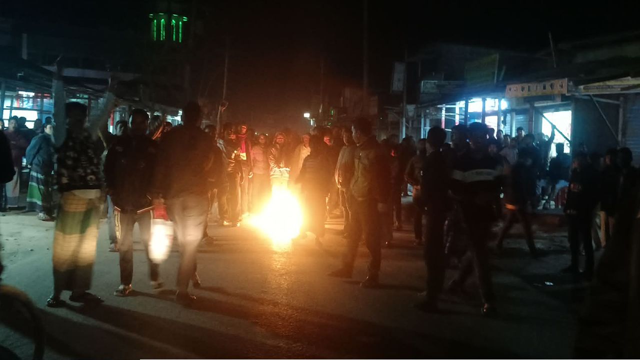 রংপুর-৪ ও ৬ আসনে ভোট পুনর্গণনার দাবিতে বিক্ষোভ