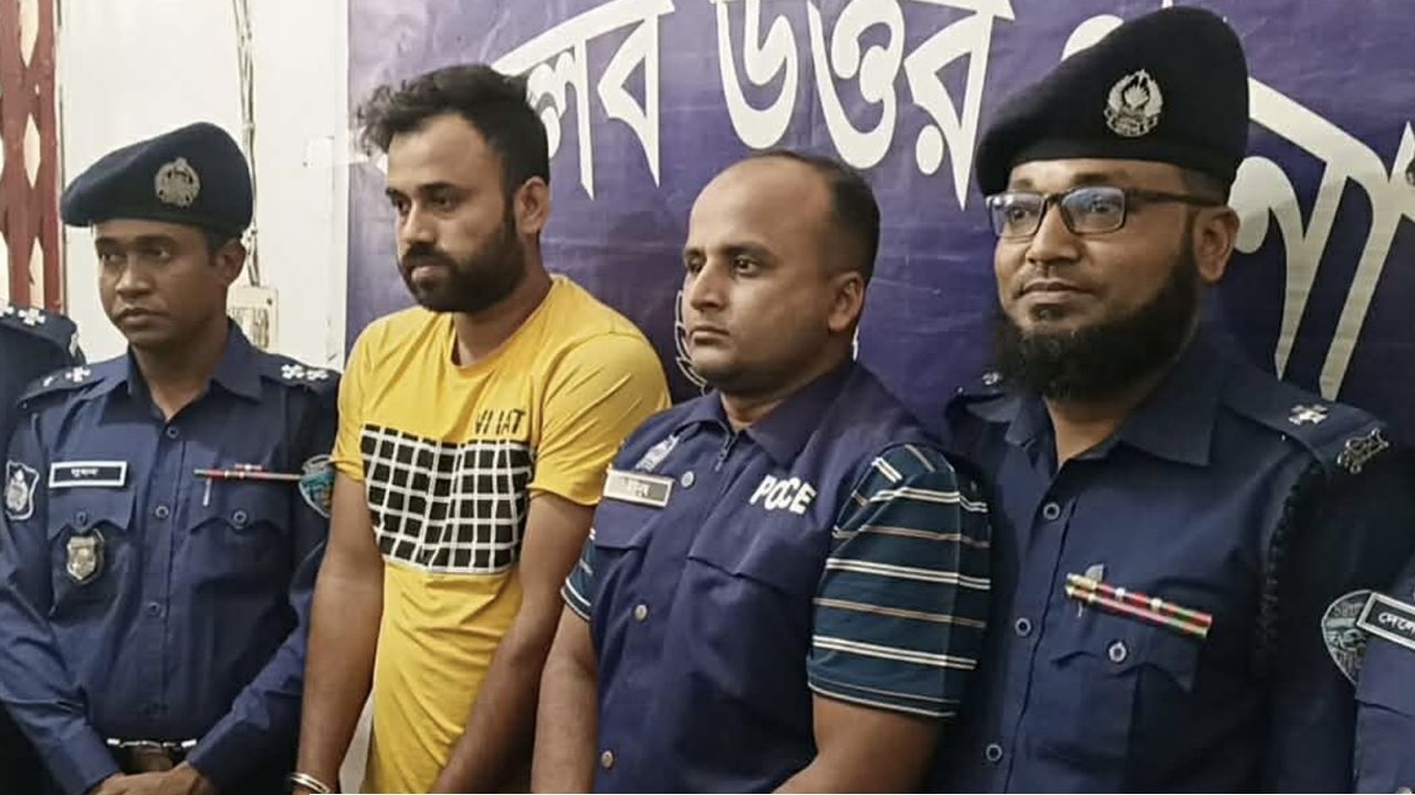 চাঁদপুরে প্রবাসীর বাড়ি থেকে বৃদ্ধার মরদেহ উদ্ধারের ঘটনায় গ্রেপ্তার ২