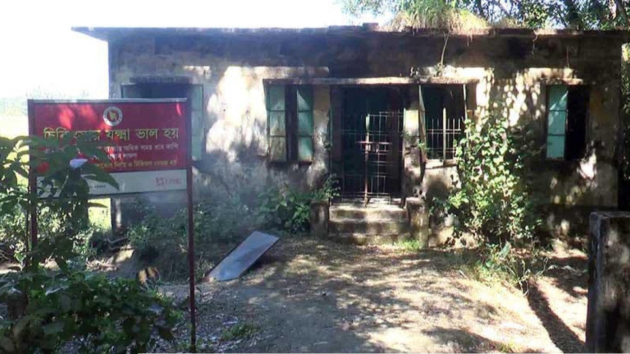 হাতিয়ায় ৪১ কমিউনিটি ক্লিনিকই পরিত্যক্ত, স্বাস্থ্যসেবায় চরম দুর্ভোগ