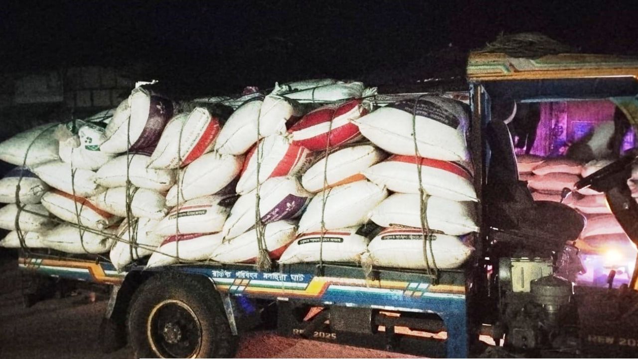 হাতিয়ায় ২৮৫ বস্তা চোরাই চিনি জব্দ