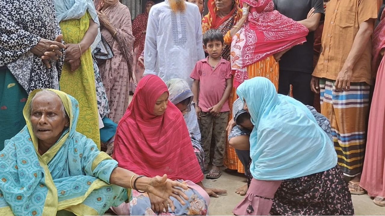 মেয়েকে উত্যক্তের প্রতিবাদে বাবাকে পিটিয়ে হত্যার অভিযোগ!