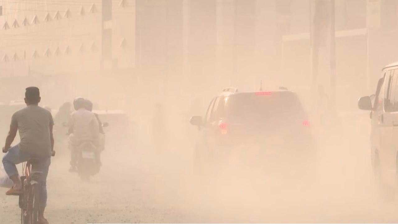 বিশ্বের দূষিত শহরের তালিকায় শীর্ষে ঢাকা
