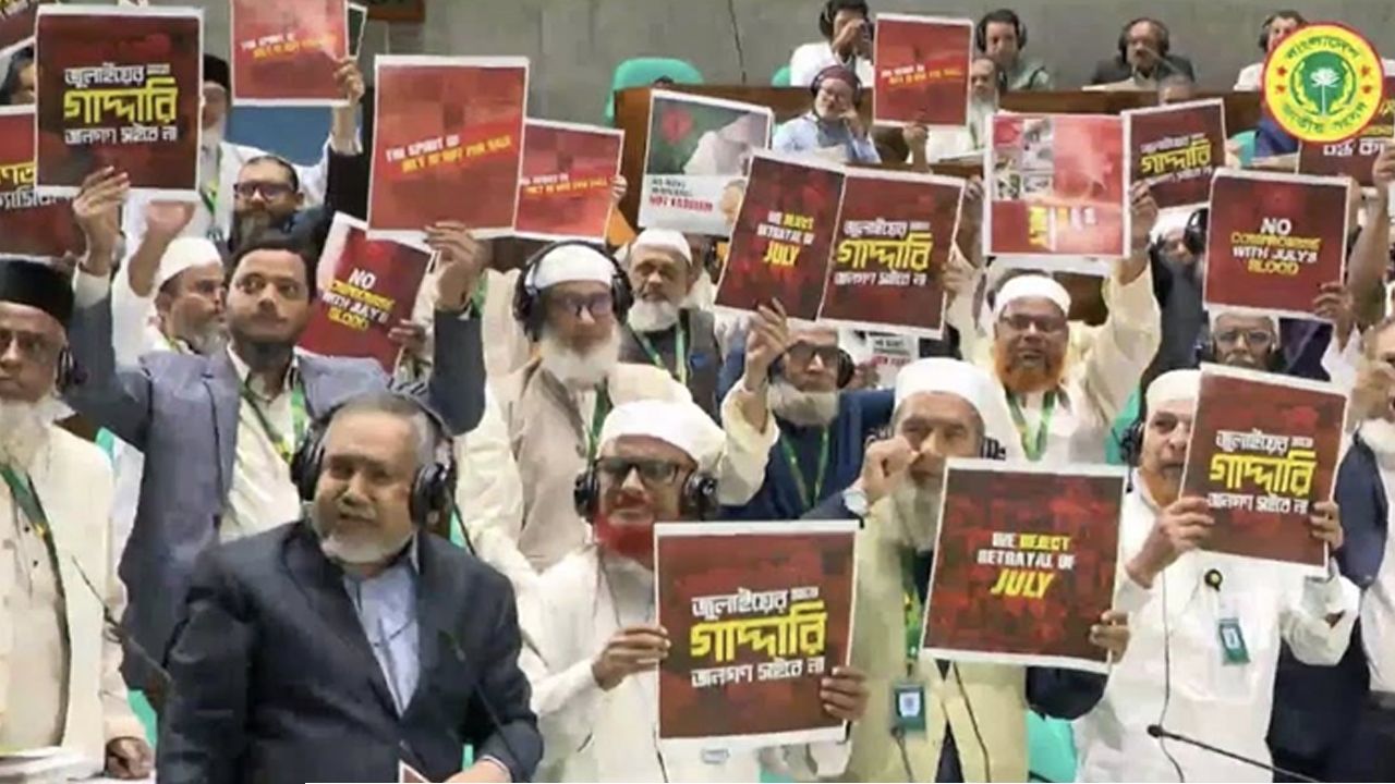 রাষ্ট্রপতির ভাষণের প্রতিবাদে বিরোধীদলের ওয়াকআউট