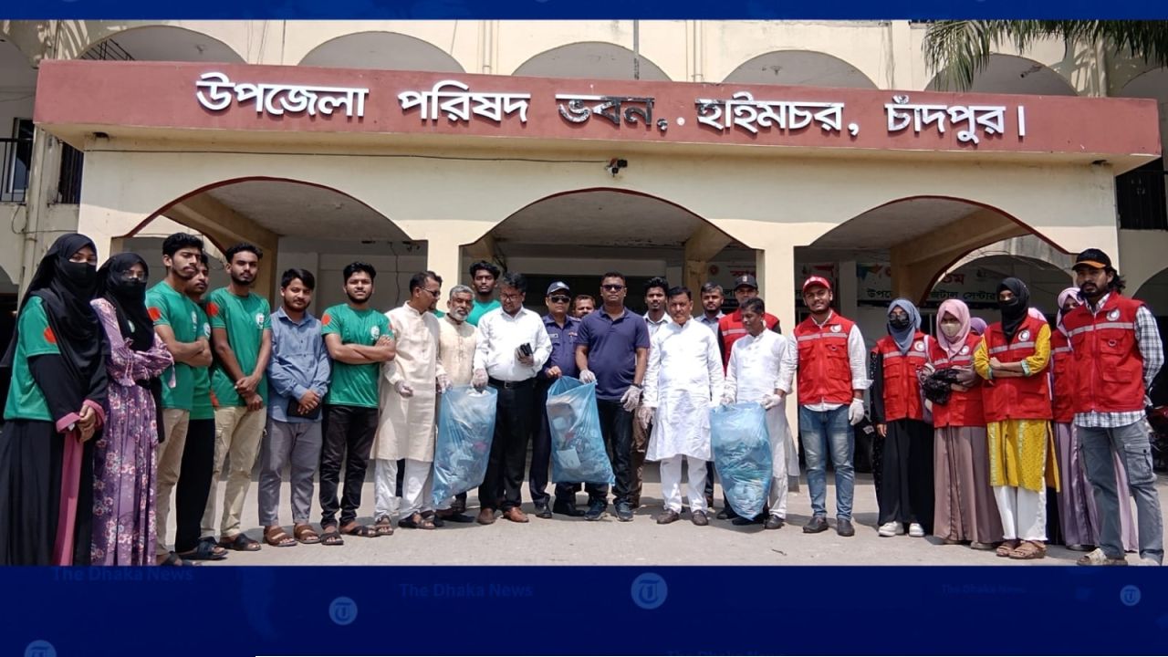 ডেঙ্গু প্রতিরোধে সচেতনতা ও পরিচ্ছন্নতা অভিযানে প্রশাসন এবং স্বেচ্ছাসেবীরা