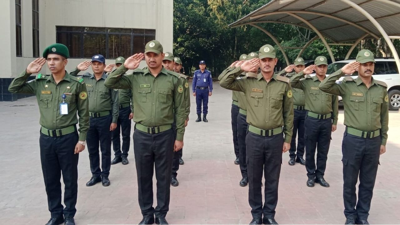 ঈদের দিনেও বাড়ি ফেরা হবে না নজরুল বিশ্ববিদ্যালয়ের ৫১ আনসার সদস্যের