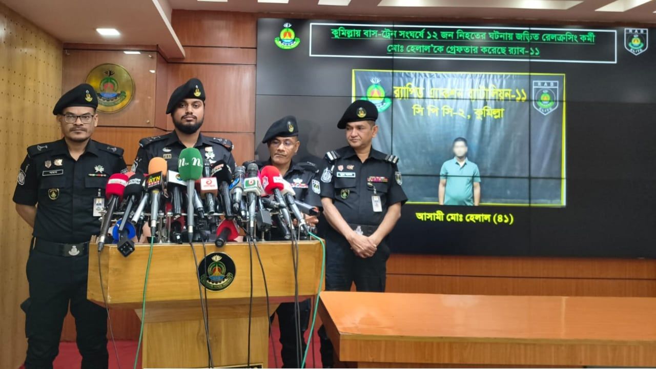 দায়িত্বে অবহেলায় কুমিল্লায় ট্রেন দুর্ঘটনা: র‍্যাব  