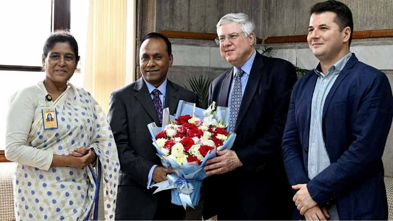 হস্তান্তরের আগেই হেলে পড়েছে ৪২ লাখ টাকার ব্রিজ 