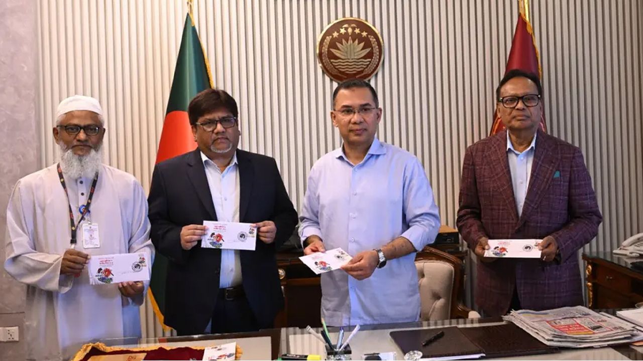 স্বাধীনতা দিবস উপলক্ষে স্মারক ডাকটিকিট উন্মোচন করলেন প্রধানমন্ত্রী