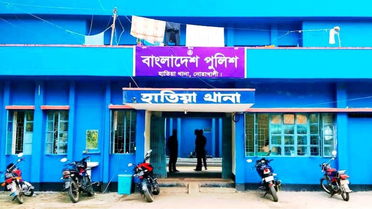 হস্তান্তরের আগেই হেলে পড়েছে ৪২ লাখ টাকার ব্রিজ 