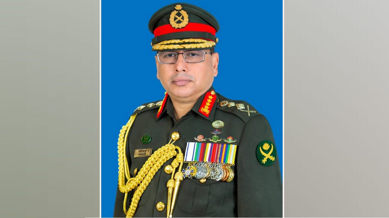 এবার সরকারি ডিপোতে মিলল তেলের অবৈধ মজুত, অভিযানের খবরে পালালেন ম্যানেজার