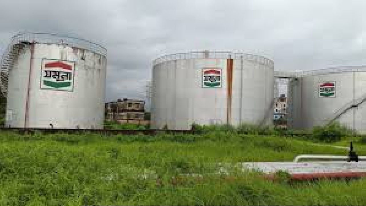 এবার সরকারি ডিপোতে মিলল তেলের অবৈধ মজুত, অভিযানের খবরে পালালেন ম্যানেজার