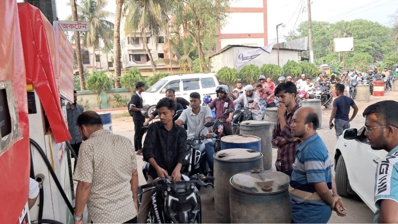 হাতিয়ায় হান্নান মাসুদের বিরুদ্ধে বিক্ষোভ মিছিল 