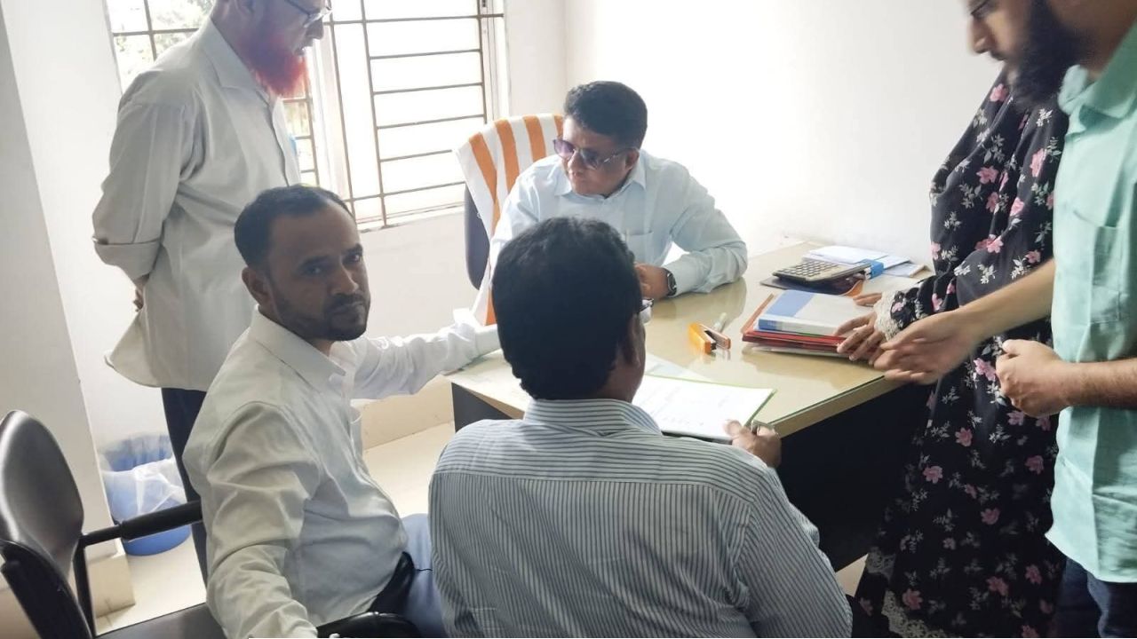 নোয়াখালীতে দুই হাসপাতালে মেয়াদোত্তীর্ণ ওধুধ রাখায় জরিমানা