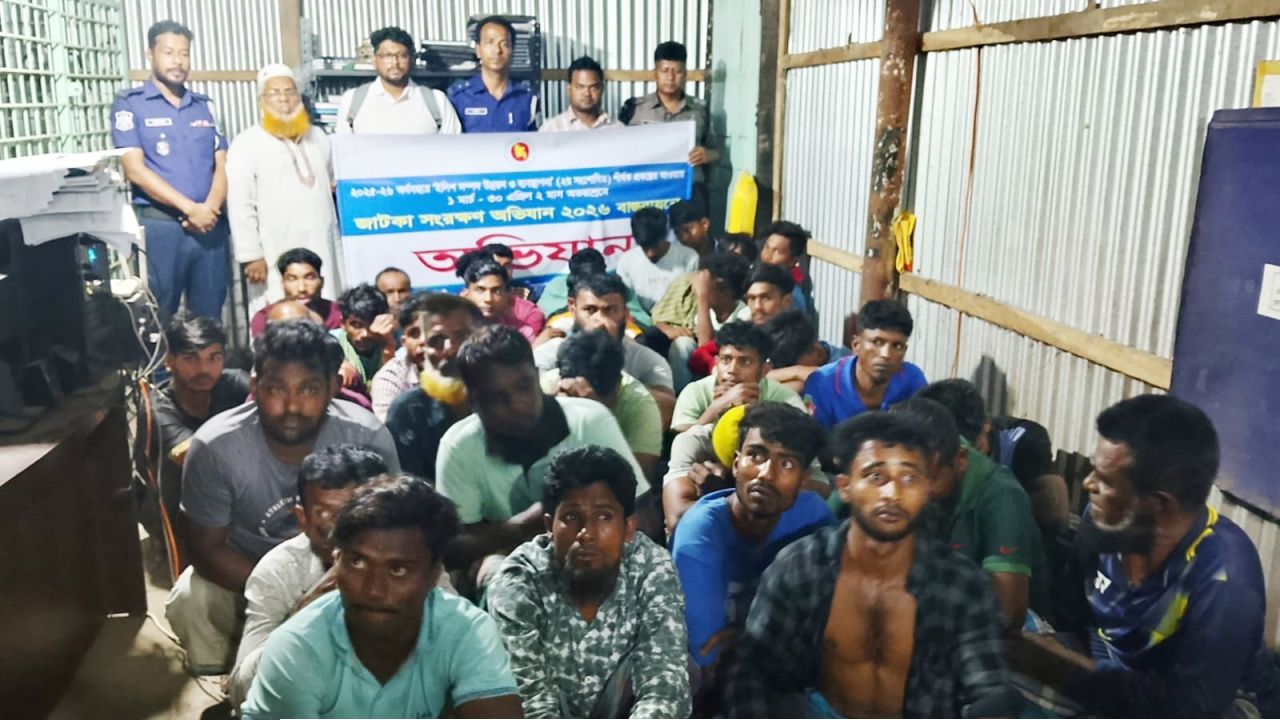 চাঁদপুরে জাটকা ধরায় ৩২ জেলে আটক, ২৬ জনের বিরুদ্ধে মামলা