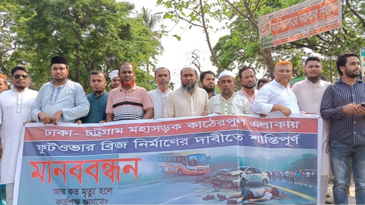 স্কুলছাত্র ইবনে তায়িম নিহতের ঘটনায় উত্তাল চান্দিনা: মহাসড়কে ওভারপাসের দাবিতে ফুঁসে উঠেছে জনতা