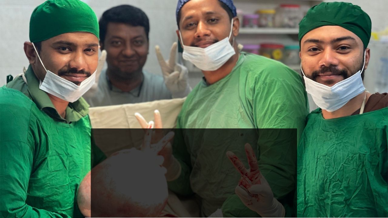 চাঁদপুরে নারীর পেটে ৮ কেজি ওজনের টিউমার অপসারণ