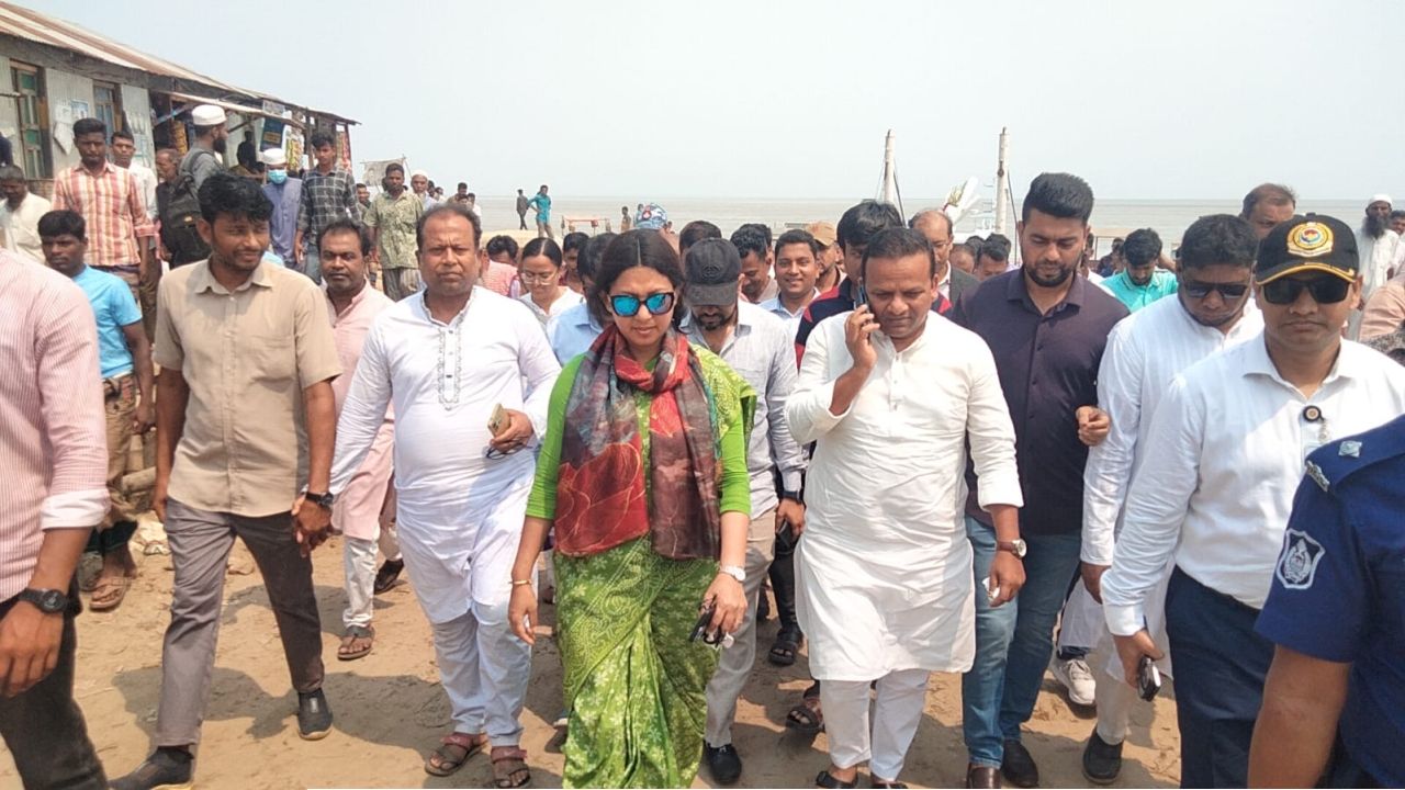 ঈদের আগেই বাড়ছে ফেরি, হাতিয়ার যোগাযোগ ব্যবস্থায় বড় পরিবর্তনের আভাস