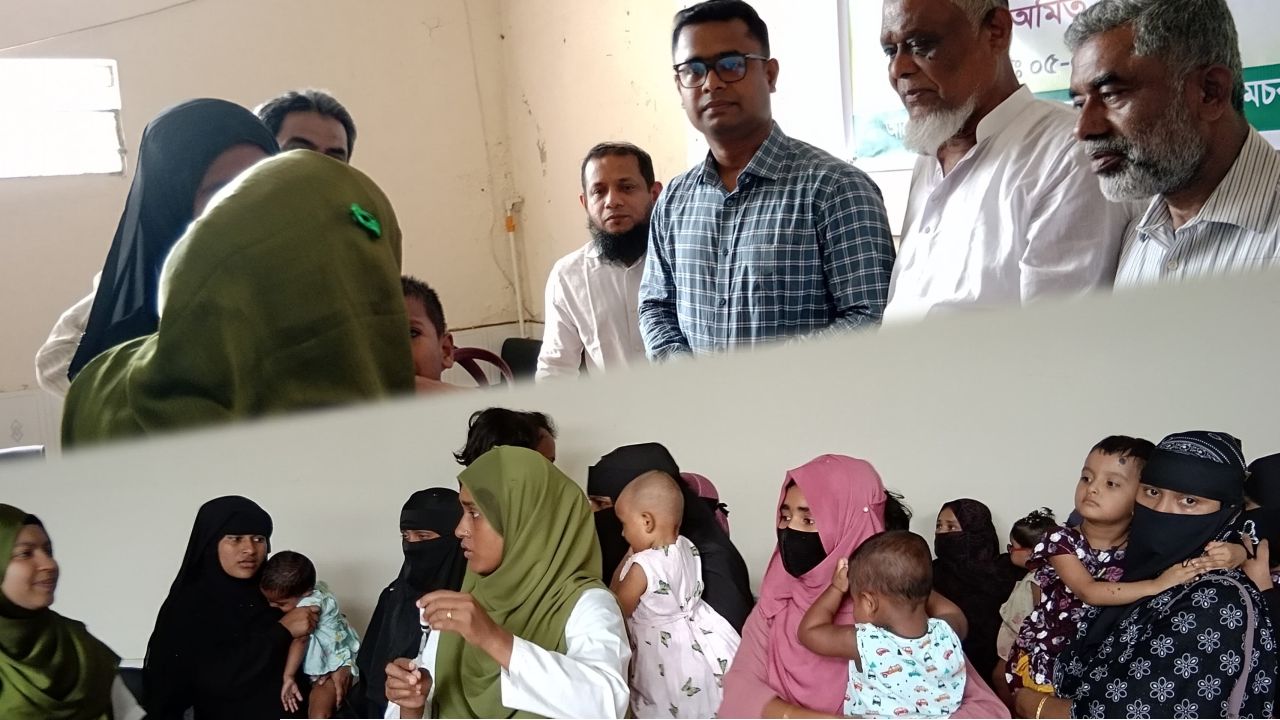 দেশজুড়ে হাম পরিস্থিতি উদ্বেগজনক: হাইমচরে টিকাদান কর্মসূচির উদ্বোধন