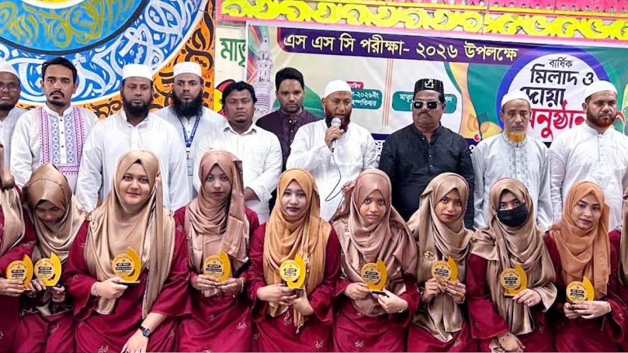 চান্দিনায় এসএসসি পরীক্ষার্থীদের সাফল্য কামনায় মাতৃভূমি মডেল স্কুলে দোয়া মাহফিল