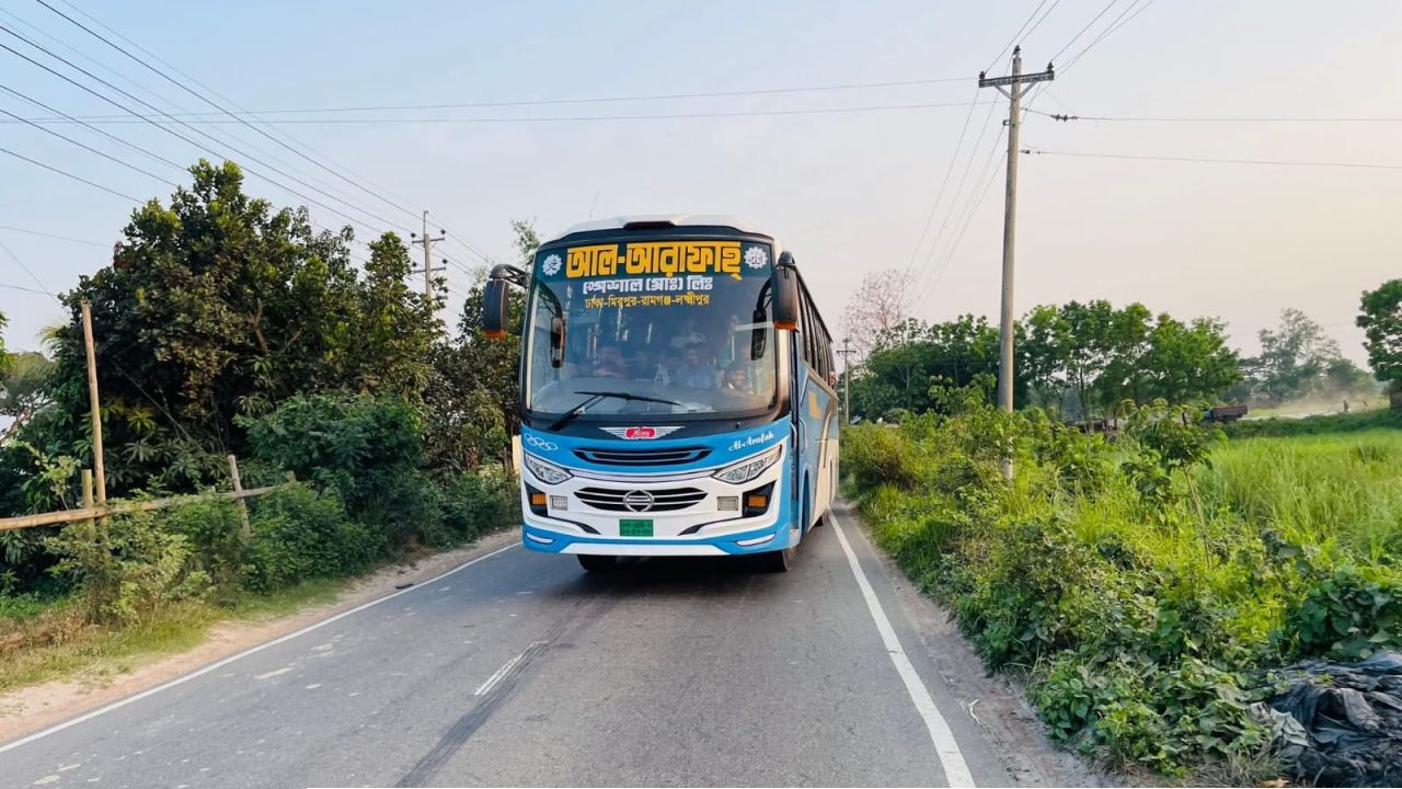 সমঝোতার ভিত্তিতে ৩০ হাজার টাকায় জব্দ বাস হস্তান্তর, জানে না কুবি প্রশাসন