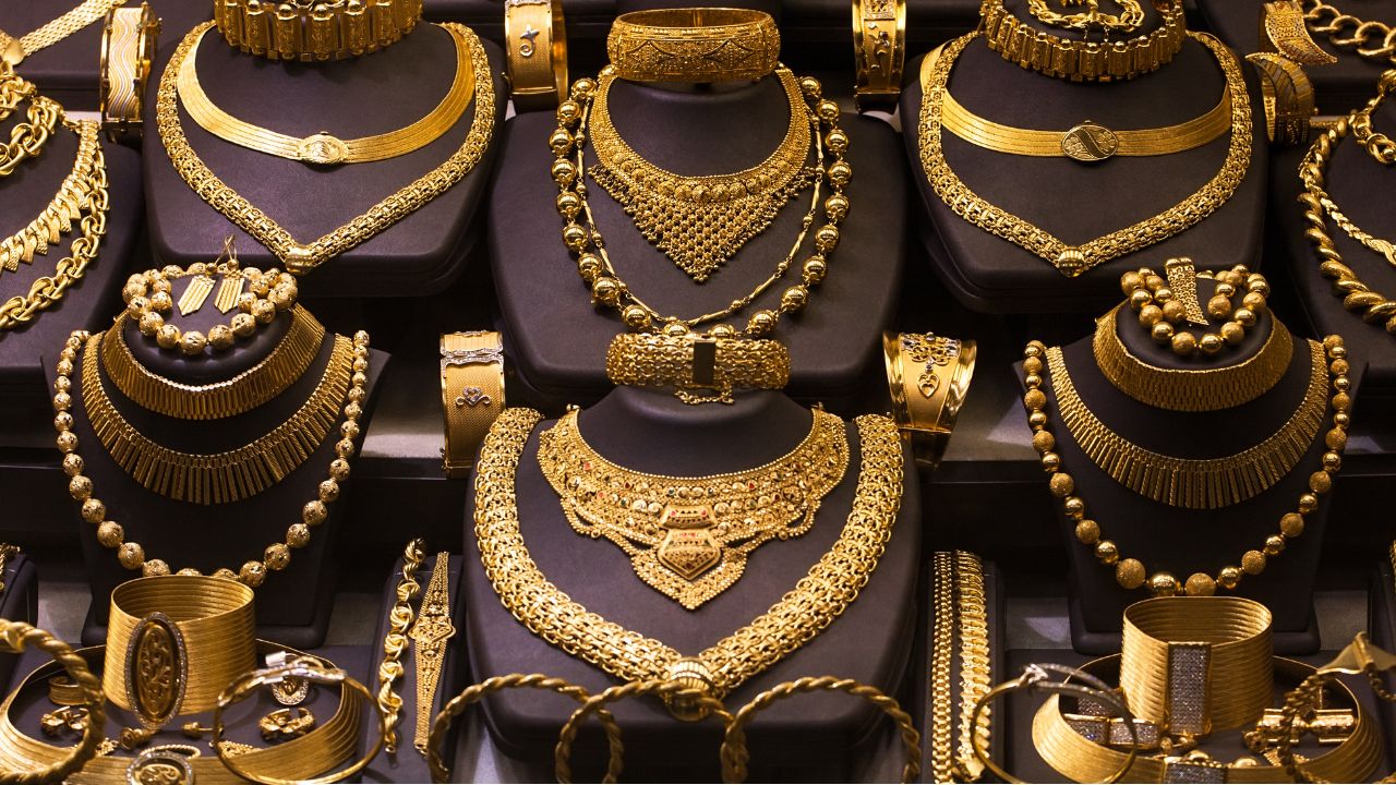 দেশের বাজারে আরও কমলো স্বর্ণের দাম, নতুন দর কত?