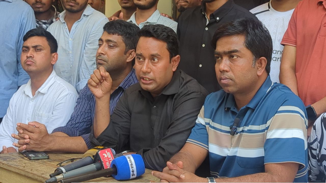 কুবি উপাচার্যকে গ্রেফতারসহ ৯ দফা দাবিতে কুবি ছাত্রদলের সংবাদ সম্মেলন 